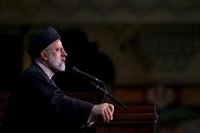 Raisi promete una "venganza" de las "poderosas" FFAA tras el doble atentado cerca de la tumba de Soleimani en Irán