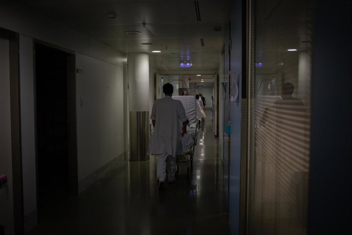 Archivo - Arxiu - Professional sanitari en una imatge d'arxiu