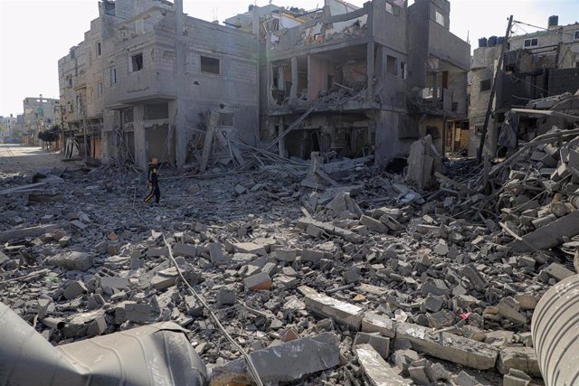 Edificios destruidos por los bombardeos del Ejército de Israel contra la ciudad de Jan Yunis, en el sur de la Franja de Gaza