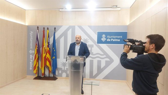 El alcalde de Palma, Jaime Martínez, en la rueda de prensa para anunciar la remodelación del Ayuntamiento de Palma.