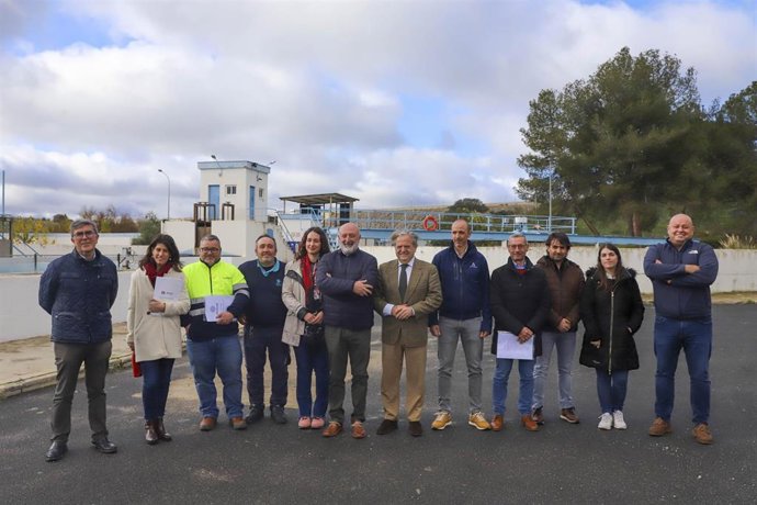 El presidente de la Diputación de Córdoba, Salvador Fuentes (centro), en la reunión de coordinación de las actuaciones de emergencia en La Colada y Sierra Boyera.