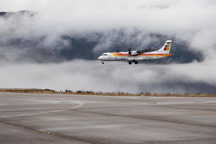 L'avió procedent de Palma just abans d'aterrar