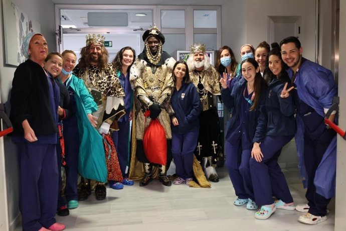 Los Reyes Magos visitan a los pacientes del Hospital Quirónsalud Marbella