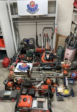 Matrial robado recuperado por la Ertzaintza.