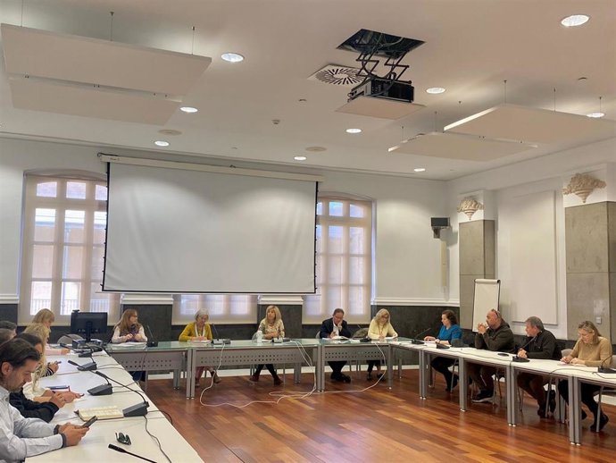 La concejala de Bienestar Social, Marta Torrado, ha presidido este viernes la comisión de coordinación de reparto de alimentos con entidades y grupos organizados de voluntariado que intervienen en el sector de personas sin hogar