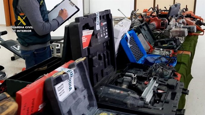 La Guardia Civil De Teruel Desarticula Un Grupo Criminal En Madrid, Detiene A Cuatro Personas E Investiga A Diez, Que Se Dedicaban Al Robo De Material De Construcción Y Alimenticio