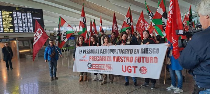 Concentración en el aeropuerto de Loiu