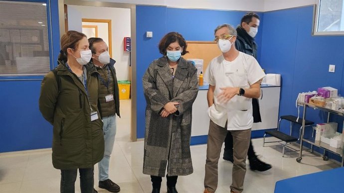 ?La Consejera De Salud, Concepción Saavedra, Visita El Centro De Alta Resolución De Urgencias De Atención Primaria De La Calzada Acompañada Por El Director Del Centro, Javier Pérez.