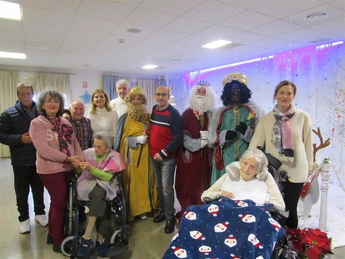 Visita de los Reyes Magos a la residencia Santa Teresa.