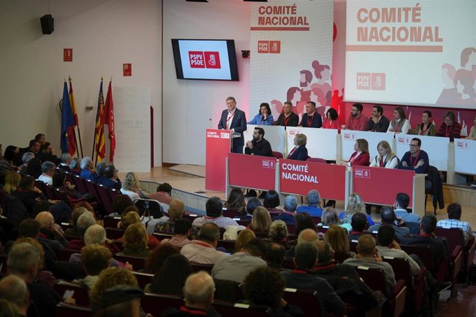 El secretario general del PSPV-PSOE, Ximo Puig, interviene durante el Comité Nacional de los socialistas valencianos