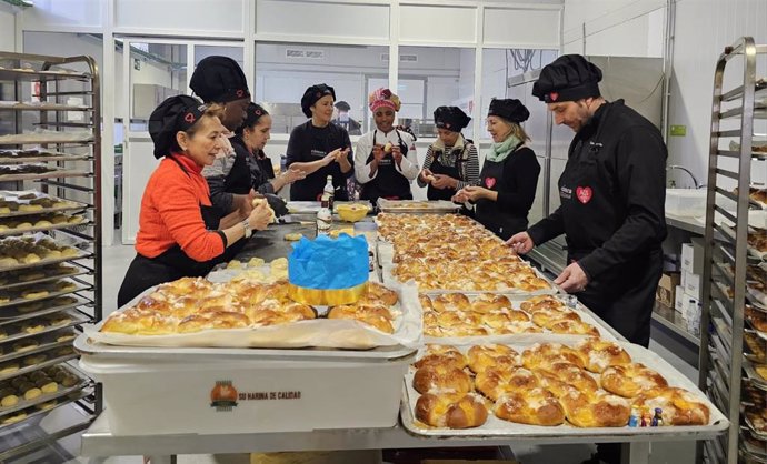 Alicante Gastronómica Solidaria distribuye 1.000 roscones para colectivos vulnerables y personas sin recursos