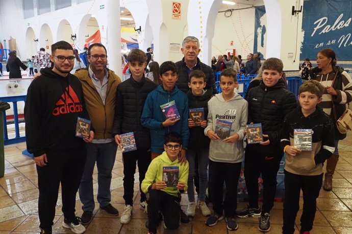 El alcalde de Palos de la Frontera (Huelva), Carmelo Romero, en la entrega de premios.