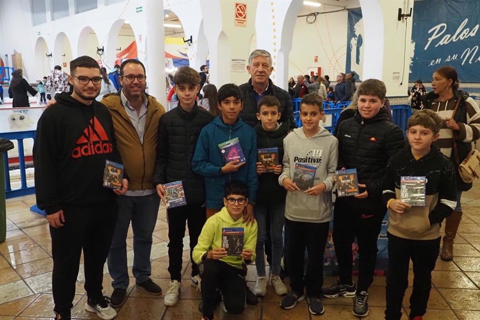El alcalde de Palos de la Frontera (Huelva), Carmelo Romero, en la entrega de premios.