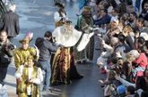 Foto: La magia y la ilusión llenan las calles de Cádiz con la cabalgata de los Reyes Magos en un día frío y sin lluvia