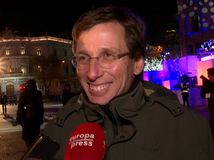 José Luis Martínez-Almeida minutos antes de que comience la Cabalgata de Reyes de Madrid.