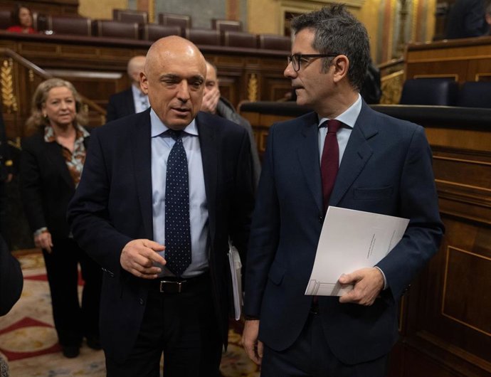 Archivo - El secretario de Estado de Relaciones con las Cortes, Rafael Simancas  y el ministro de la Presidencia, Justicia y Relaciones con las Cortes y , Félix Bolaños, en una imagen de archivo. 