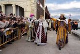 Foto: La Cabalgata de los Reyes Magos reparte magia e ilusión en las calles de València: "Les hemos pedido muchos regalos"