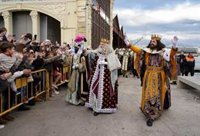 La Cabalgata de los Reyes Magos reparte magia e ilusión en las calles de València: "Les hemos pedido muchos regalos"