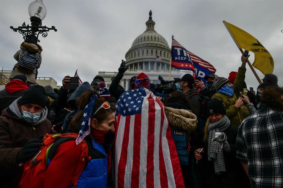 Archivo - Seguidores de Donald Trump en el asalto al Capitolio de EEUU.