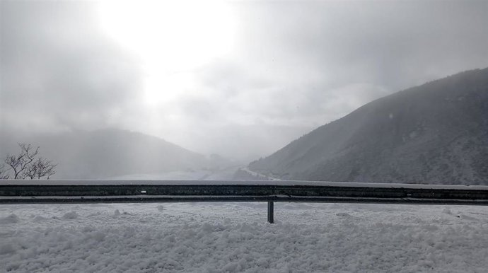 Nieve en el puerto de Ventana, en Teverga.