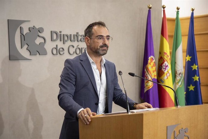 Archivo - El presidente de Iprodeco y delegado de Desarrollo Económico, Promoción y Empleo de la Diputación de Córdoba, Félix Romero, en rueda de prensa.