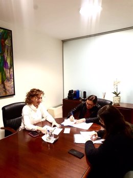 Firma de la compra de tres viviendes a la SAREB por parte de la Junta