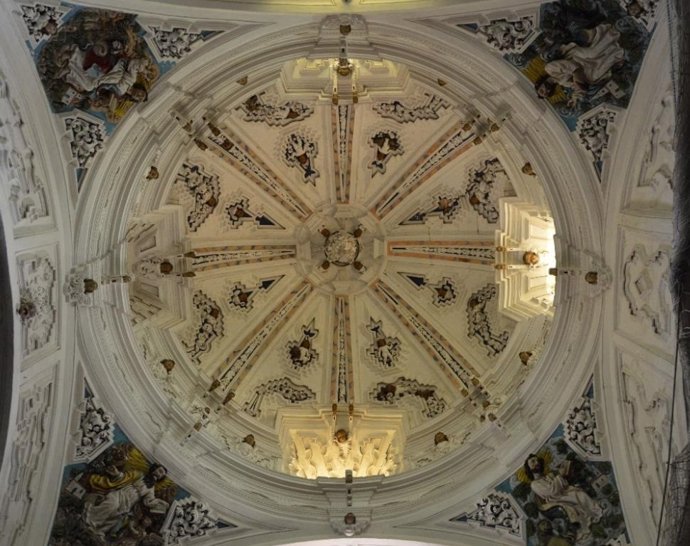 Yeserías de la bóveda del Santuario de Nuestra Señora de la Carballeda en la localidad zamorana de Rionegro del Puente