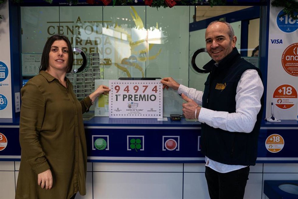 Administración 'A centola de Ouro', en O Grove (Pontevedra), que ha repartido el primer premio de la Lotería del Niño 2024.