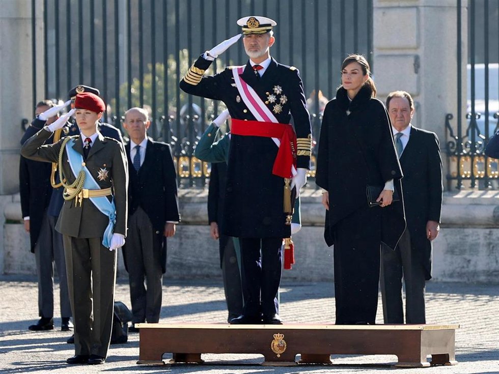LA PRINCESA LEONOR JUNTO A SU PADRES, LOS REYES DON FELIPE Y DOÑA LETIZIA, EN LA PASCUA MILITAR
