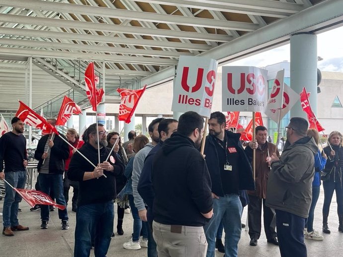 Concentración en el aeropuerto de Palma para exigir a Iberia la creación de su propio autohandling. Archivo.