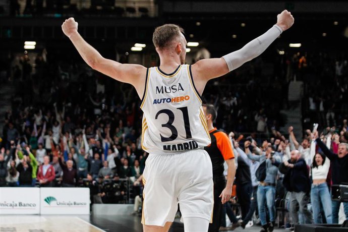 El alero del Real Madrid Dzanan Musa, ante el Anadolu Efes en el Wizink Center.