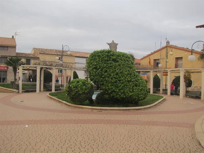 Archivo - Plaza de la localidad de La Muela.