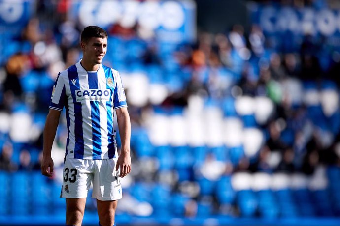 Archivo - Jon Karrikaburu of Real Sociedad looks on during the football friendly match between Real Sociedad and Rayo Vallecano Reale Arena on December 10, 2022, in San Sebastian, Spain.