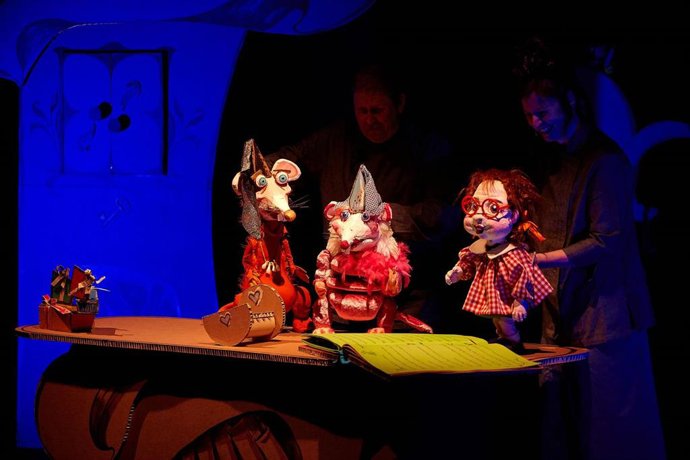 Archivo - 'Leocadia Y Los Ratones' Acerca El Placer De La Lectura A Los Niños En El Festival 'Una Navidad De Cuento'.