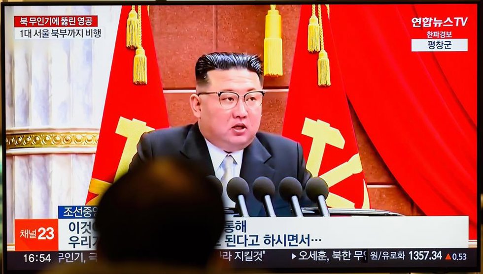 Archivo - El líder de Corea del Norte, Kim Jong Un, durante una comparecencia retransmitida por televisión (archivo)