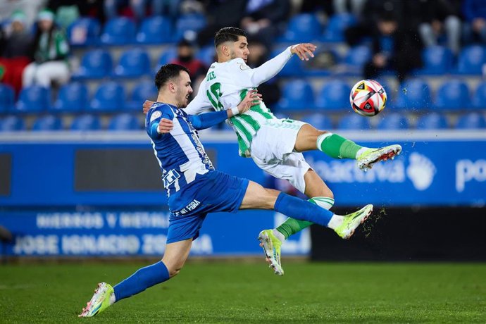 Ayoze Pérez y Alex Sola en el Deportivo Alavés-Real Betis de Copa del Rey