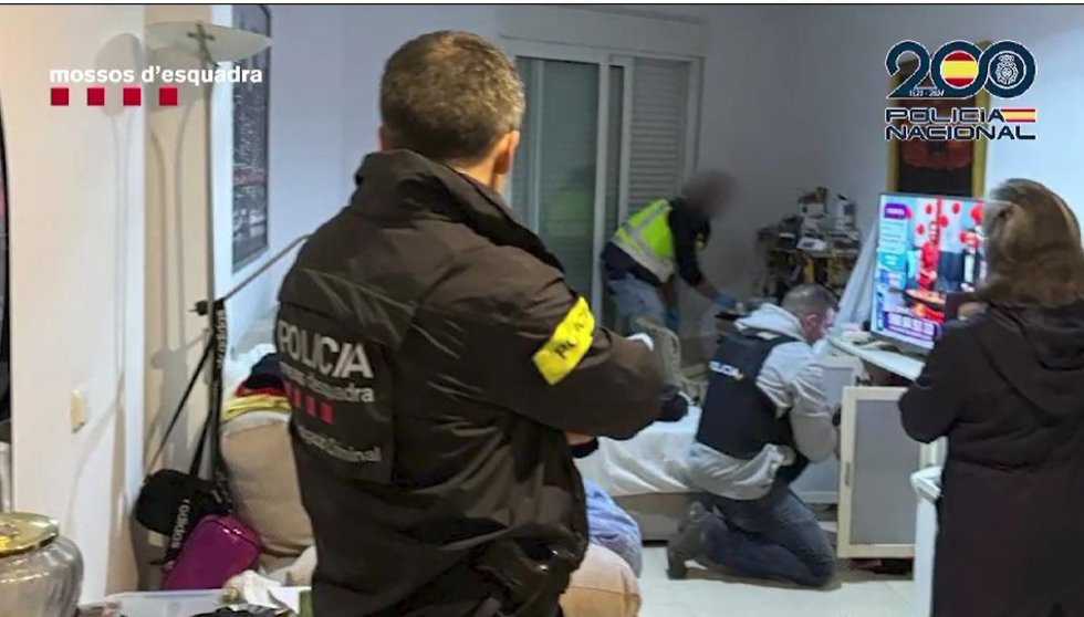 Operación conjunta de la Policía Nacional y los Mossos dEsquadra para desarticular en Andalucía un grupo criminal por hacer un envío de marihuana y hachís que fue interceptado en Vielha (Valle de Arán)