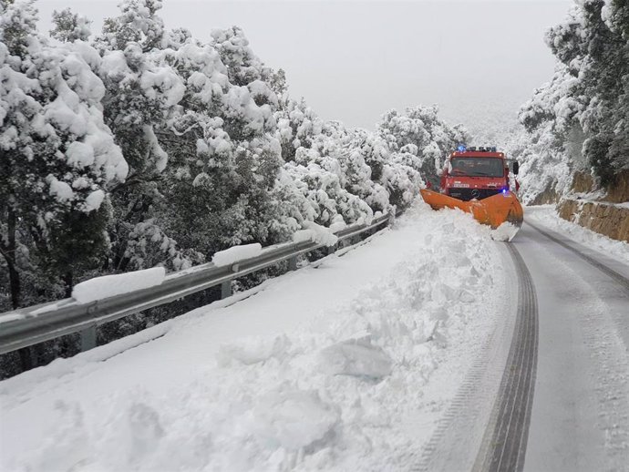 Archivo - Carreteras cubiertas de nieve en la provincia de Castellón en imagen de archivo