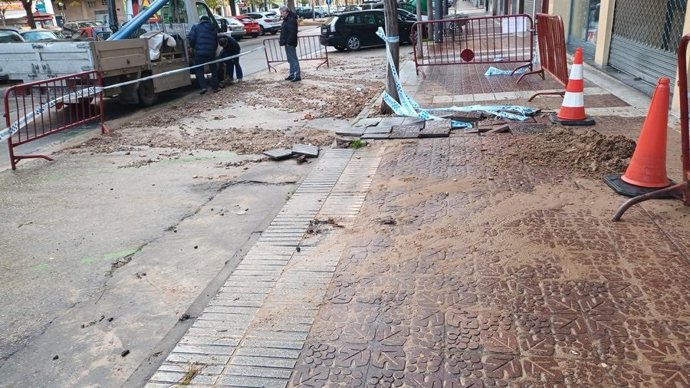 El Ayuntamiento prevé que el reventón de la tubería de Beratúa y San Millán esté arreglado a primera hora de la tarde