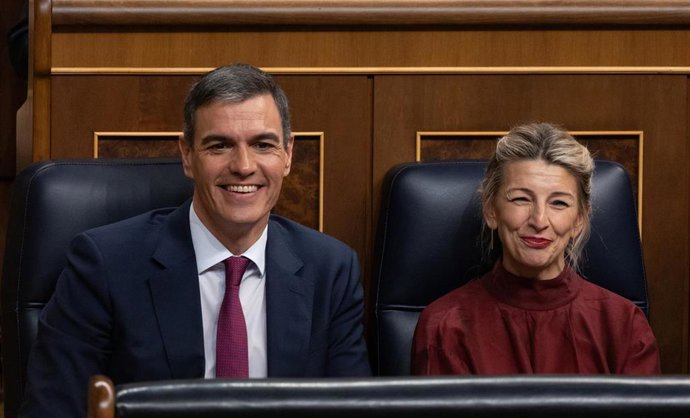 El presidente del Gobierno, Pedro Sánchez y la vicepresidenta segunda y ministra de Trabajo, Yolanda Díaz