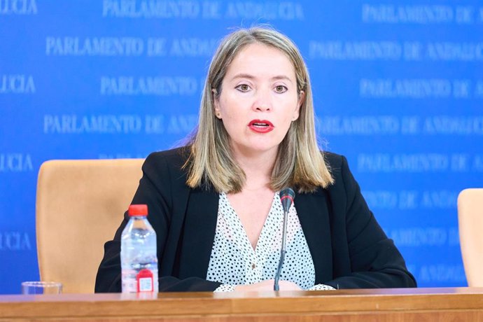 Archivo - La portavoz adjunta del Grupo Socialista, Alicia Murillo, durante la ronda de ruedas de prensa de portavoces de los grupos parlamentarios en el Parlamento de Andalucía, foto de archivo