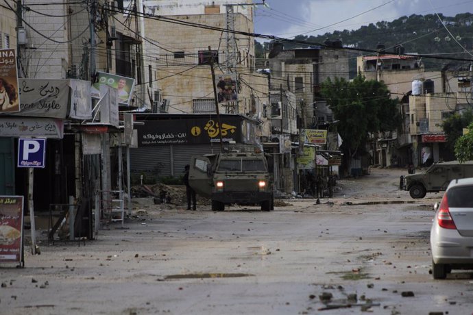 December 13, 2023, Jenin, West Bank, Palestinian Territory: Palestinians resist the Israeli raid in the West Bank on December 13, 2023. Israeli army bombed 3 houses in Jenin city, killing 7 Palestinians and injuring some others. Israeli forces continue 