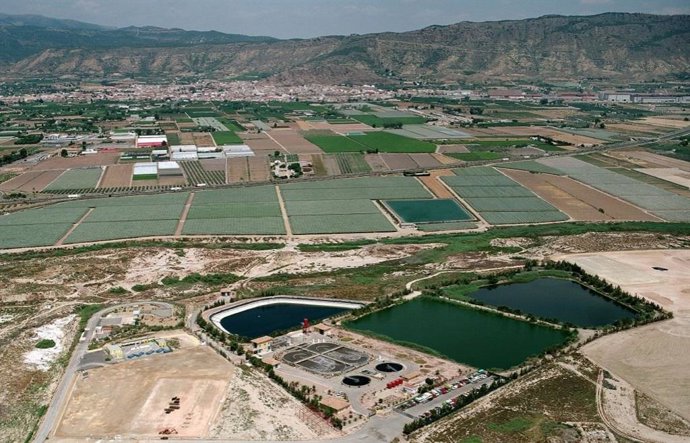 Imagen aérea de la EDAR de Alhama de Murcia, que reutiliza el 100% de sus aguas regeneradas para uso agrícola.