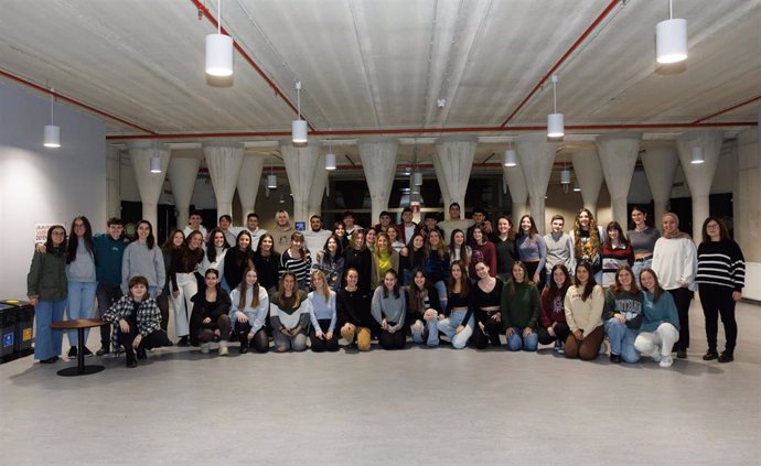 Estudiantes del Grado en Psicología de la UPNA que han participado en el pódcast sobre adolescencia.