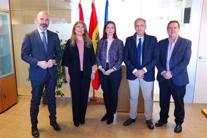 Reunión entre el Sescam, la Sociedad Española de Farmacia Hospitalaria y la Sociedad Española de Farmacéuticos de Atención Primaria.