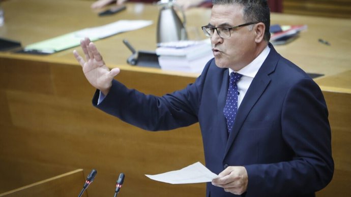 El portavoz de Obras Públicas y Transportes del Grupo Popular en Les Corts, Joserra González de Zárate
