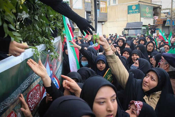 Funeral por las víctimas de los atentados de Estado Islámico en Kermán 