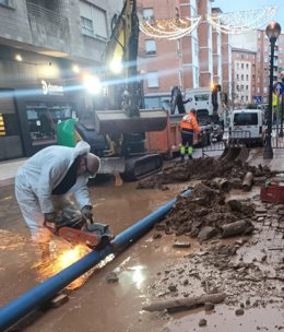 Restablecido el servicio de agua también en la calle Beratúa de Logroño, tras el reventón de la tubería esta noche