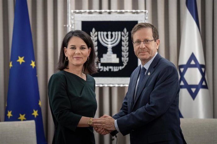 Annalena Baerbock e Isaac Herzog en Israel