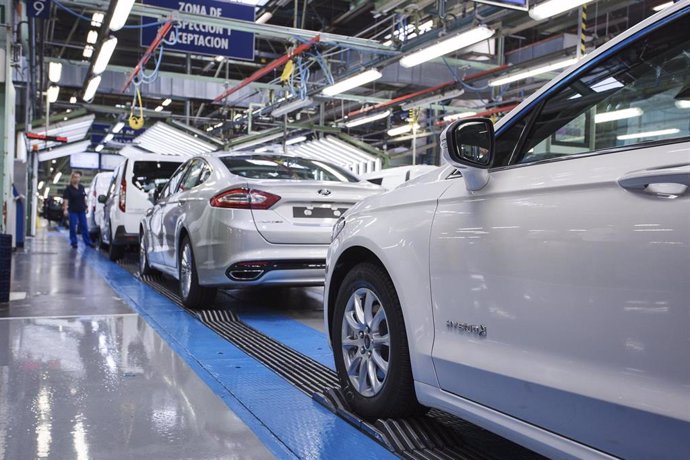 Archivo - Producción del Ford Mondeo Híbrido en Almussafes (Valencia)